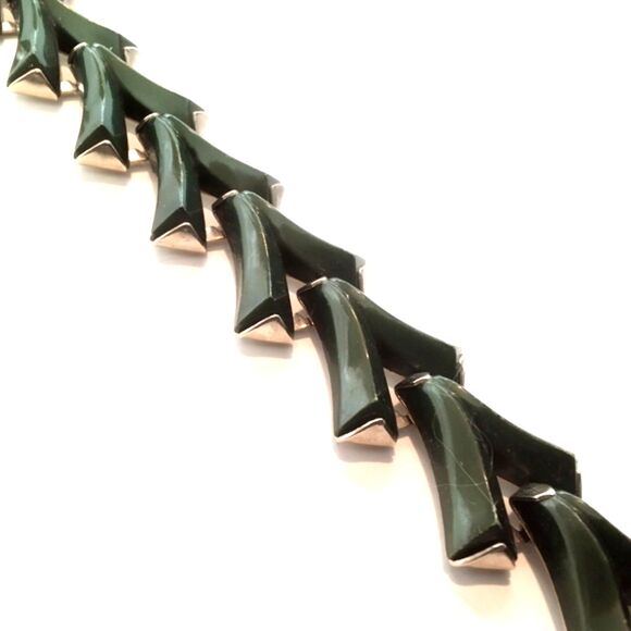 Vintage Mid Century Green Chevron Thermoset Bracelet - Picture 3 of 5